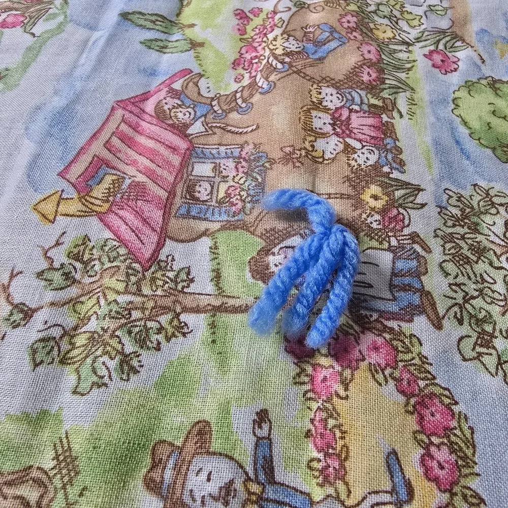 Vintage Childrens Quilted Blanket Play Mat Nursey Rhyme‎ Scene Blue Pompom Ties